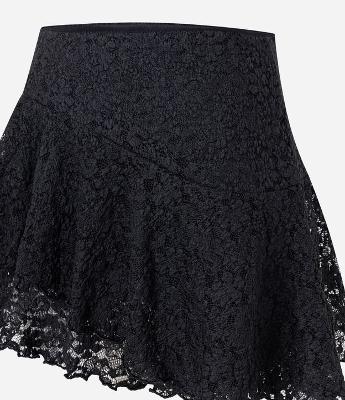 Saia Curta em Renda com Babado Assimétrico