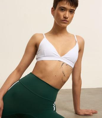 Top Esportivo em Microfibra com Decote V