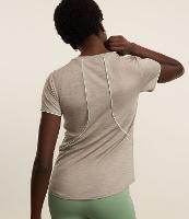 Camiseta Esportiva com Tecnologia Dry e Friso nas Costas - 2