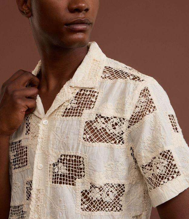 Camisa Comfort com Estampa Bordada e Telada - 2