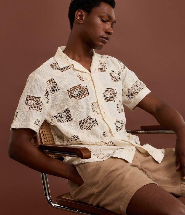 Camisa Comfort com Estampa Bordada e Telada - 3