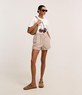 Short em Sarja com Barra Dobrada e Estampa Xadrez Vichy