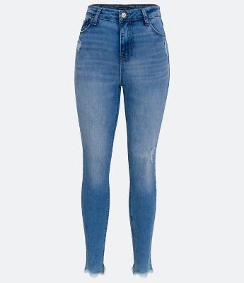 Calça Skinny Jeans com Puídos e Barra Desfiada