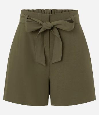 Short Clochard Alfaiatado em Viscose com Cinto Amarração