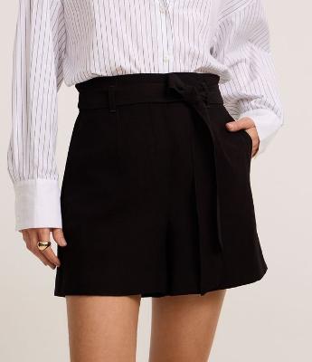 Short Clochard Alfaiatado em Viscose com Cinto Amarração