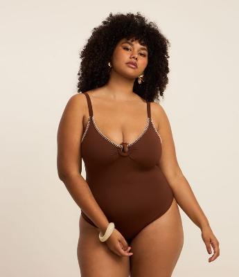Maiô Triângulo em Microfibra com Crochê Contrastante e Anel de Resina Curve & Plus Size