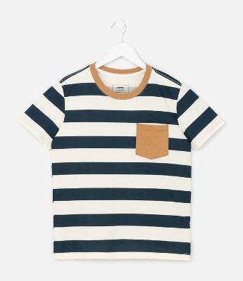 Camiseta Infantil Regular com Estampa de Listras e Bolso - Tam 5 a 14 Anos