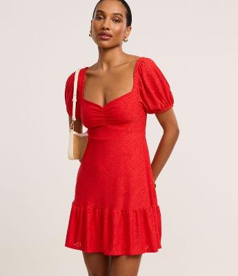 Vestido Curto em Laise com Manga Bufante e Bordado Vazado