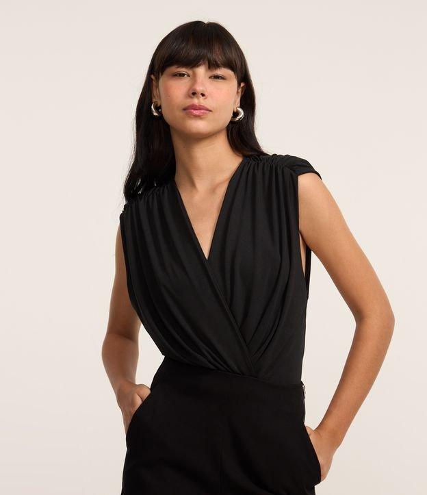 Body com Decote V Transpassado e Ombreiras - 1