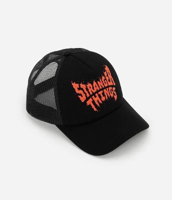 Boné Trucker em Sarja com Estampa Stranger Things
