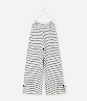 Calça Infantil Reta em Moletinho com Listras e Laço Texturizada - TAm 7 a 14 Anos