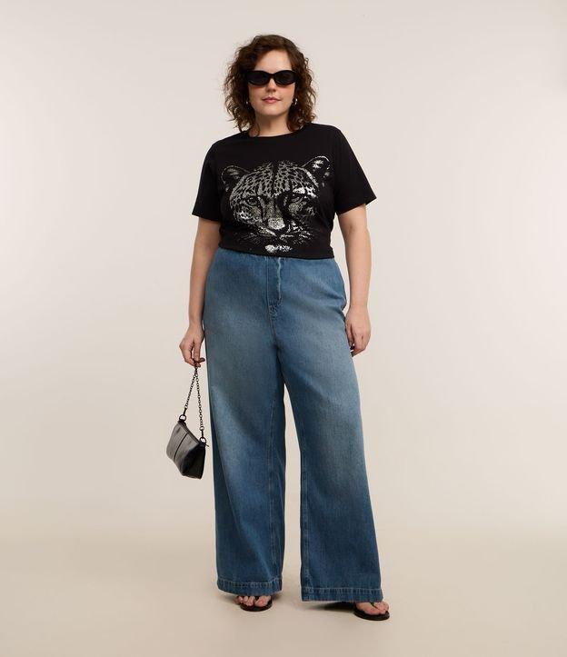 Camiseta Alongada em Algodão com Onça em Foil Curve & Plus Size - 2