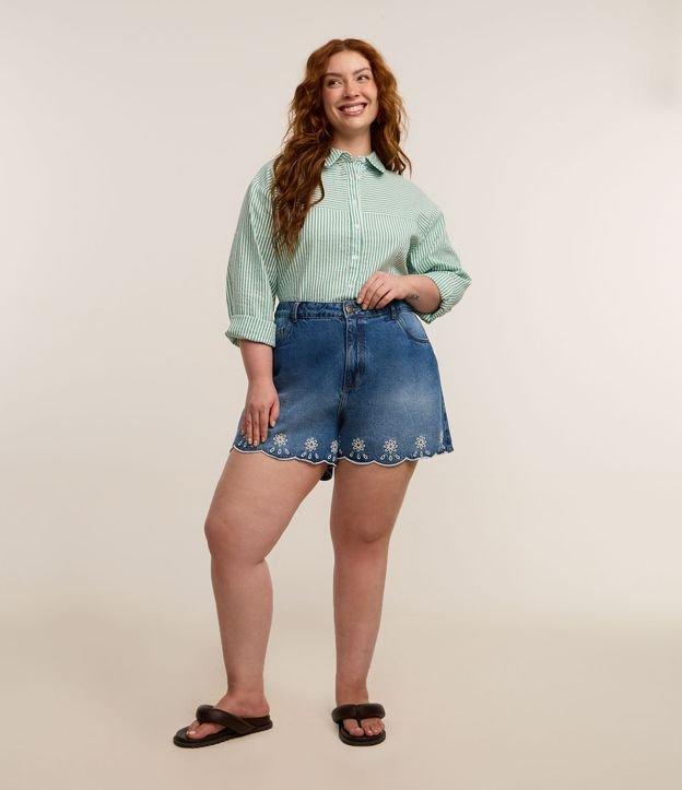 Short Mom em Jeans com Bordado Richelieu na Barra Curve & Plus Size - 2