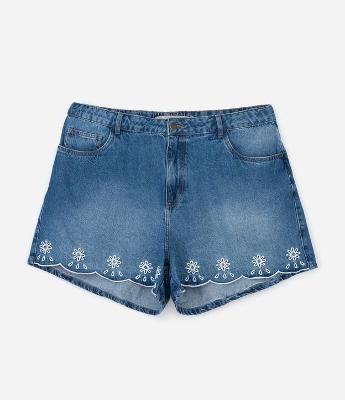 Short Mom em Jeans com Bordado Richelieu na Barra Curve & Plus Size