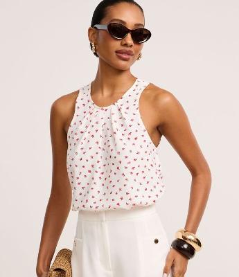 Blusa em Airflow com Franzido na Gola e Estampa Floral