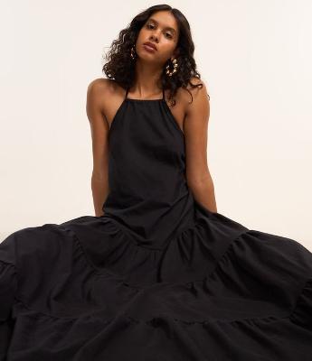 Vestido Longo Evasê com Decote Halter e Babados