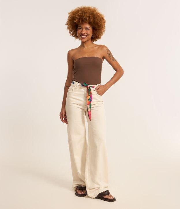 Calça Wide Leg em Sarja com Cinto Lenço Estampado - 1