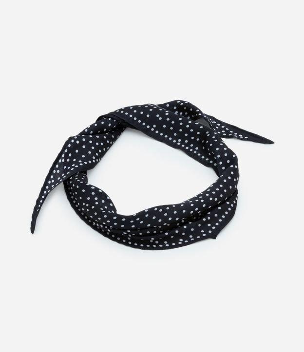 Lenço Triangular em Cetim com Estampa Poá - 1