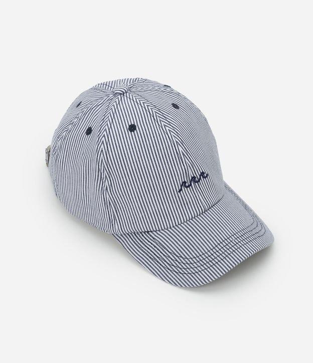 Boné Aba Curva em Sarja Listrada com Fio Tinto e Bordado de Ondas - 1