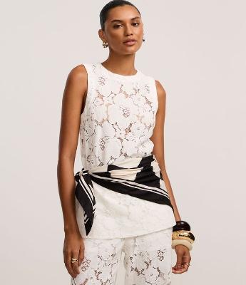 Blusa Alongada em Renda Floral