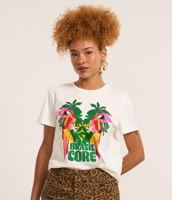 Camiseta em Algodão com Silk em Paetês e Estampa Tropical
