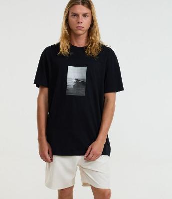 Camiseta Comfort em Meia Malha com Estampa Photoprint Praia