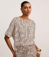 Blusa em Chiffon com Decote Redondo e Estampa Geométrica - 1