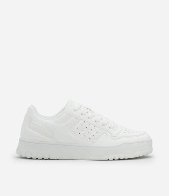 Tênis Casual com Efeito Floater e Furinhos
