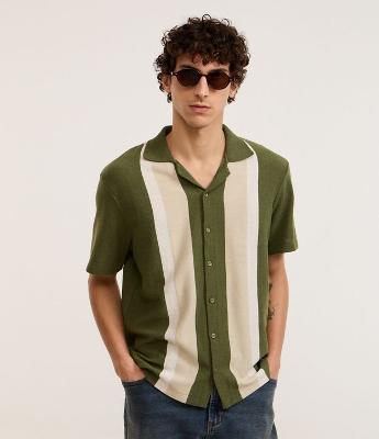 Camisa Regular em Tricô Leve com Listras Contrastantes