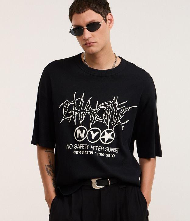 Camiseta Oversized em Algodão com Textura e Lettering Gothic - 1