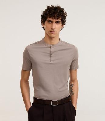 Camiseta Slim em Viscose com Gola Padre