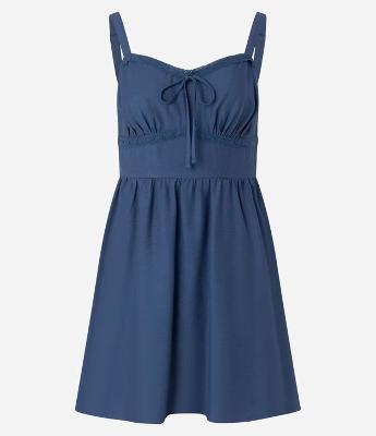 Vestido Reto Curto em Viscose com Recorte de Renda