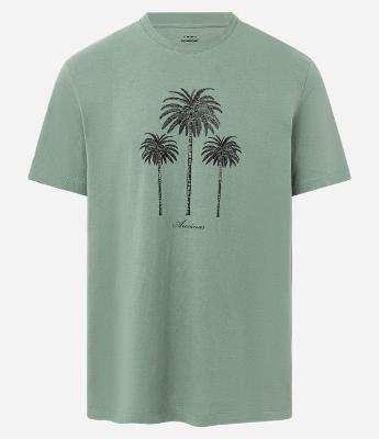 Camiseta Comfort em Algodão com Estampa de Coqueiros