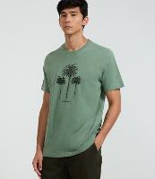 Camiseta Comfort em Algodão com Estampa de Coqueiros - 2