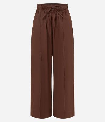 Calça Wide Leg em Sarja com Frisos