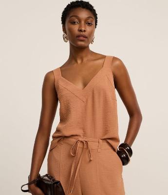 Blusa em Airflow com Deocte V e Alça Larga