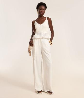 Calça Wide Leg em Viscolinho com Pregas e Cinto Corda