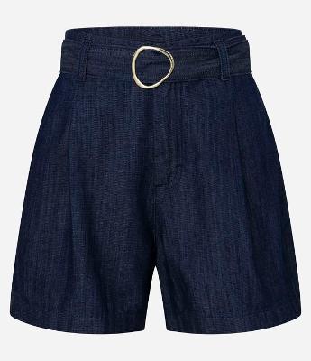 Short Cintura Alta em Jeans com Fivela Diiferenciada no Cinto