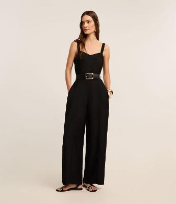 Macacão Reto em Crepe com Decote Coração e Pregas