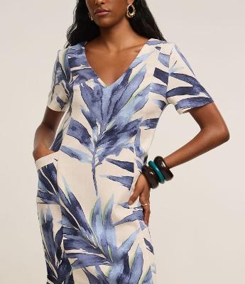 Vestido Reto T-Shirt em Viscolinho com Estampa Folhagem