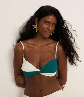 Biquíni Top Bandeau Texturizado com Torcido Bicolor