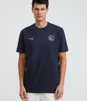 Camiseta em Algodão com Estampa Localizada Resort Club Cadeira de praia - 1