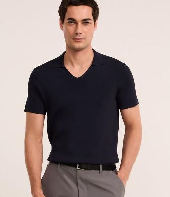 Camisa Polo em Viscose com Gola V Texturizada