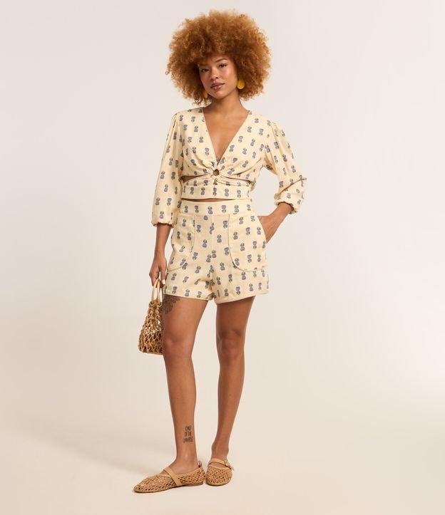 Short em Viscolinho com Cintura Alta Estampa de Abacaxi - 1
