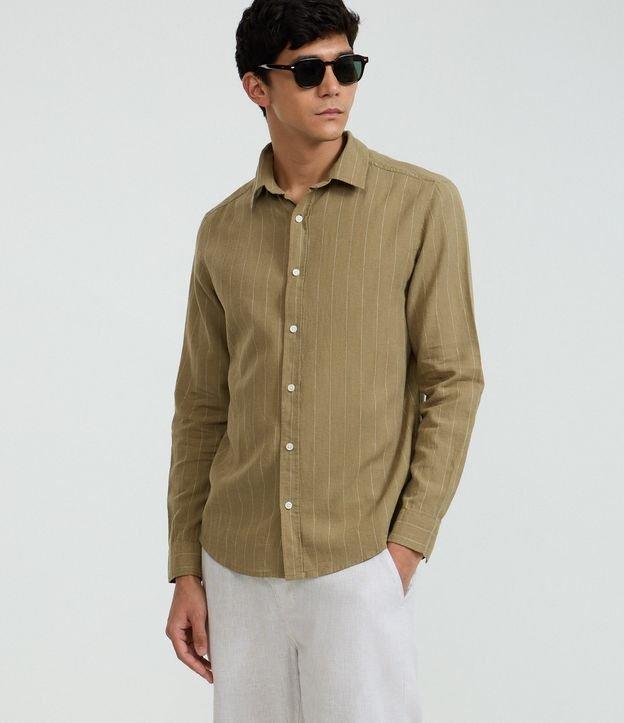 Camisa Regular em Linho com Estampa de Listra Fio Tinto e Texturizada - 1