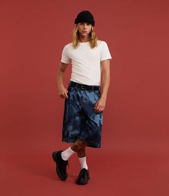 Bermuda Baggy Relaxed em Jeans com Estampa Manchada