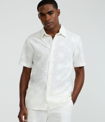 Camisa Comfort em Algodão com Estampa Bordada de Flores