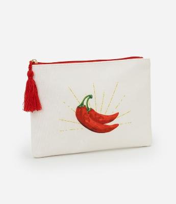 Necessaire Envelope com Estampa de Pimenta e Tassel