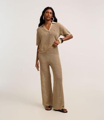 Calça Reta em Tricô com Ponto Aberto e Fio Metalizado