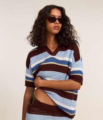 Camiseta Oversized Listrada em Tricô com Efeito Crochê e Gola Polo